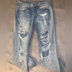 American Eagle. Relaxed fit, distressed 90s jeans. Size 6.